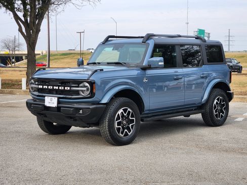 Used 2023 Ford Bronco Outer Banks image 3