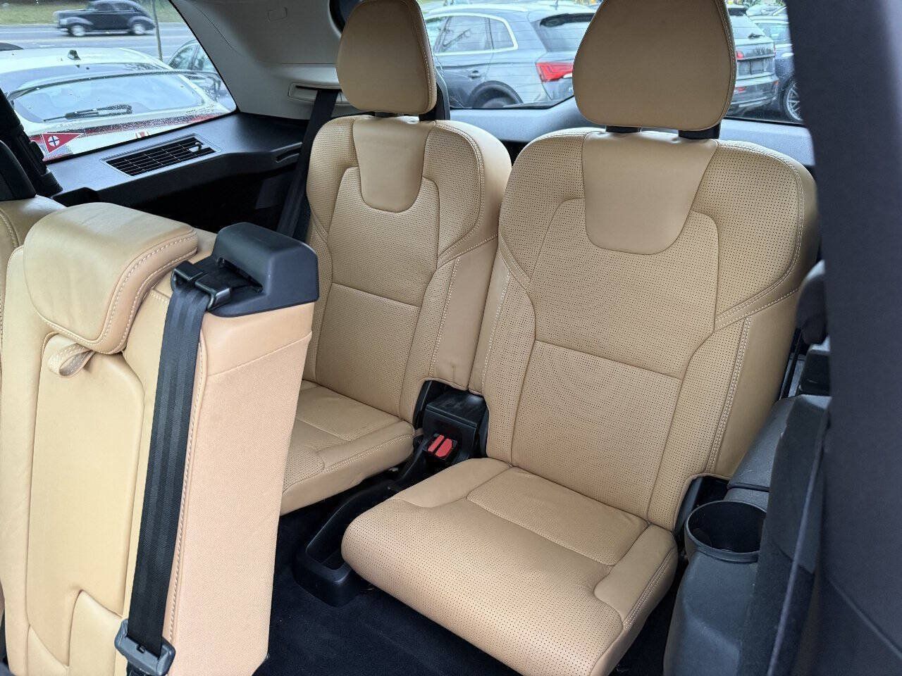 Used 2016 Volvo XC90 T8 Inscription w/ Vision Package AWD/4WD image 11