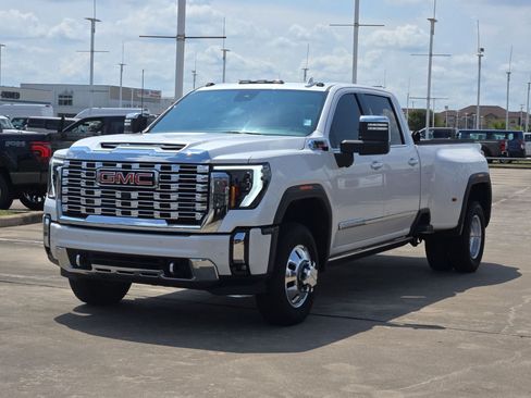 Used 2025 GMC Sierra 3500 Denali AWD/4WD image 8