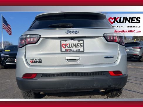 Used 2025 Jeep Compass Latitude image 8