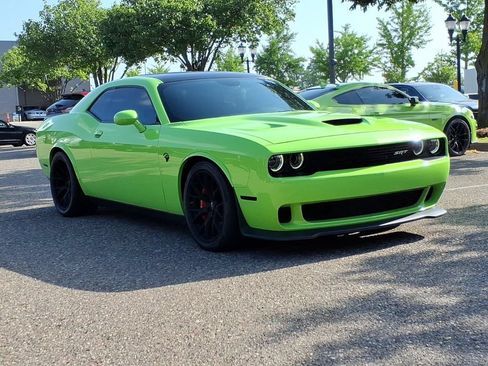 Used 2015 Dodge Challenger SRT Hellcat RWD image 7