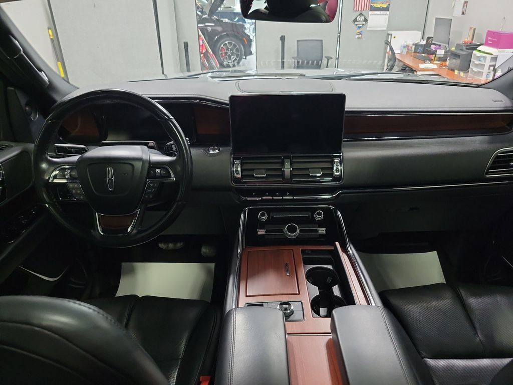 Used 2022 Lincoln Navigator Reserve AWD/4WD image 5