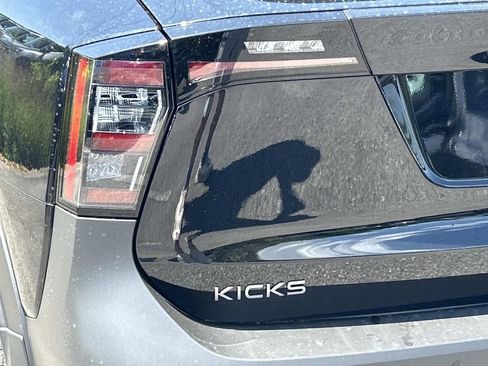 New 2026 Nissan Kicks SR w/ SR Premium Package FWD image 12