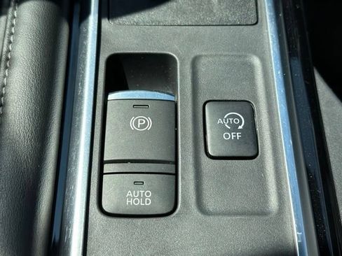 Used 2022 Nissan Pathfinder SV AWD/4WD image 33