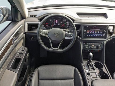 Used 2021 Volkswagen Atlas SE image 2