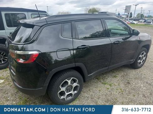 Used 2022 Jeep Compass Trailhawk w/ Trailhawk Convenience Group AWD/4WD image 6