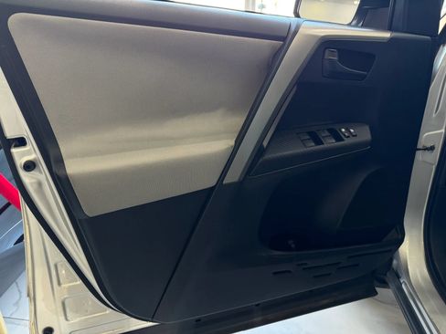 Used 2015 Toyota RAV4 LE AWD/4WD image 12