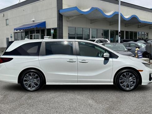 New 2026 Honda Odyssey Touring image 7