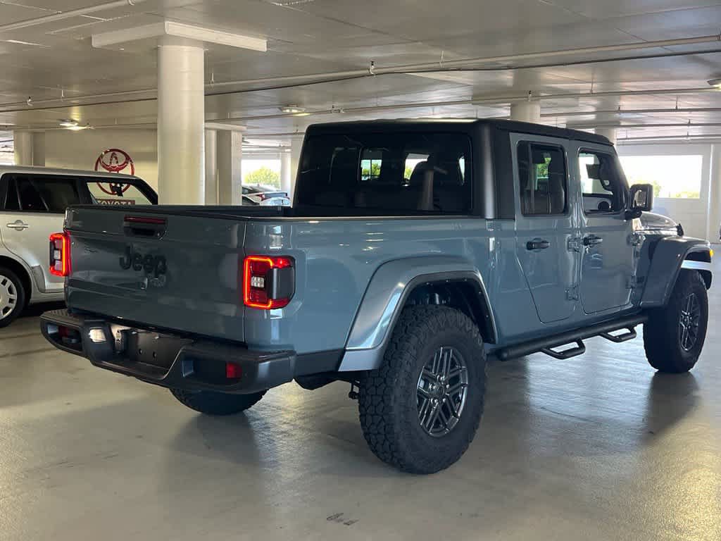 Used 2024 Jeep Gladiator Sport AWD/4WD image 8