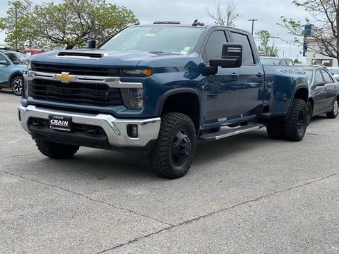 Used 2025 Chevrolet Silverado 3500 LT w/ Texas Edition image 3