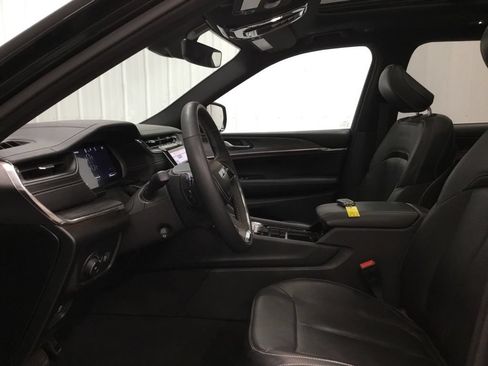 Used 2023 Jeep Grand Cherokee L Overland AWD/4WD image 5