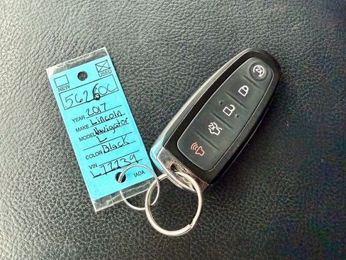 Used 2017 Lincoln Navigator L Reserve image 30