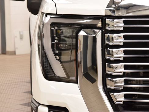 Used 2025 GMC Sierra 3500 Denali w/ Denali Reserve Package AWD/4WD image 11