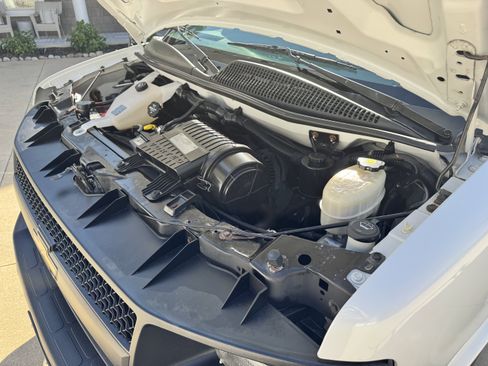 Used 2015 Chevrolet Express 2500 RWD image 34
