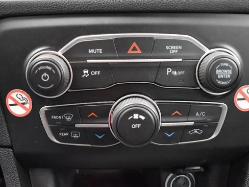 Used 2023 Dodge Charger SXT RWD image 30