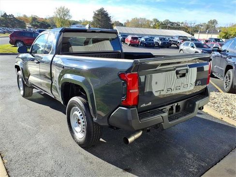 Certified 2025 Toyota Tacoma SR image 18