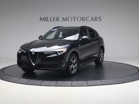 Used 2022 Alfa Romeo Stelvio Ti AWD/4WD image 2