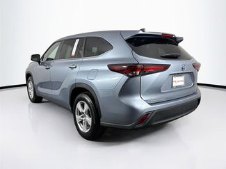Used 2024 Toyota Highlander LE video 2