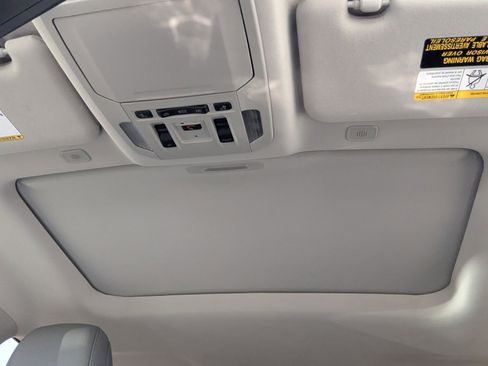 Used 2024 Toyota Highlander Limited FWD image 13