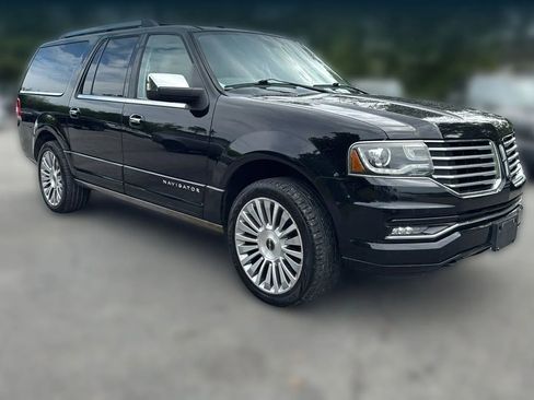 Used 2017 Lincoln Navigator L Reserve image 3