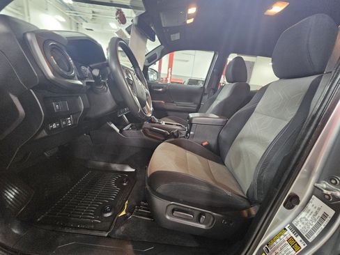 Used 2022 Toyota Tacoma TRD Sport image 16