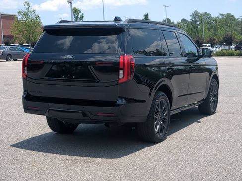 Used 2025 Ford Expedition Platinum w/ Stealth Performance Package AWD/4WD image 4