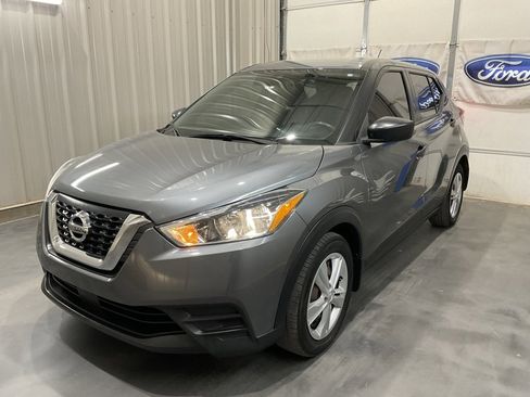 Used 2020 Nissan Kicks S image 3