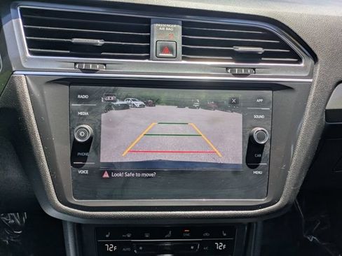 Used 2022 Volkswagen Tiguan SE AWD/4WD image 25