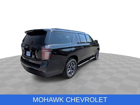 Used 2023 Chevrolet Suburban Z71 w/ Luxury Package AWD/4WD image 8