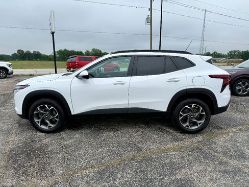 Used 2025 Chevrolet Trax LT w/ Driver Confidence Package FWD image 1
