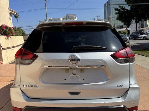 Used 2019 Nissan Rogue SV FWD image 4