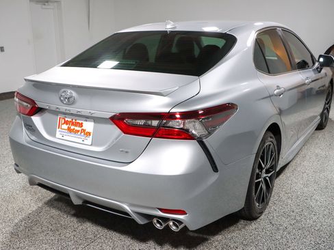 Used 2022 Toyota Camry SE FWD image 7