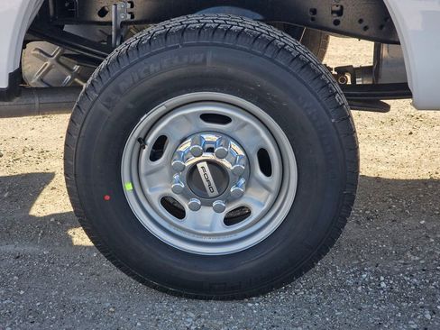 New 2026 Ford F250 XL w/ XL Chrome Package image 19