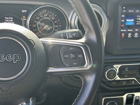 Used 2020 Jeep Gladiator Overland w/ Trailer Tow Package image 28