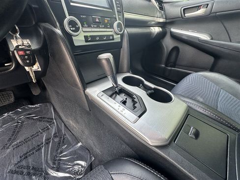 Used 2012 Toyota Camry SE FWD image 45