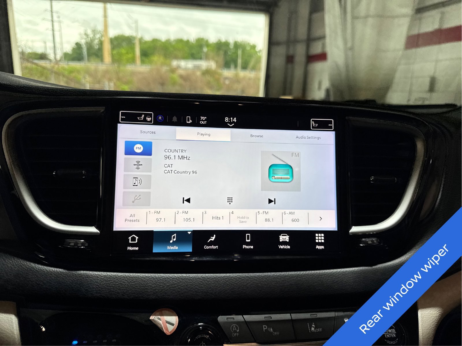 Used 2023 Chrysler Pacifica Touring-L FWD image 15
