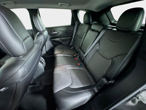 Used 2019 Jeep Cherokee Limited w/ Luxury Group image 23