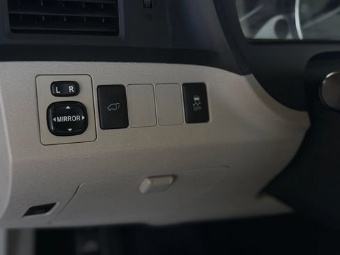Used 2011 Toyota Venza AWD image 36