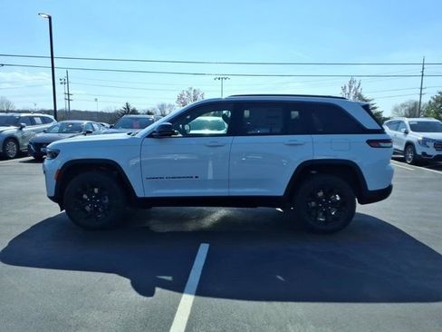 New 2026 Jeep Grand Cherokee Altitude AWD/4WD image 3