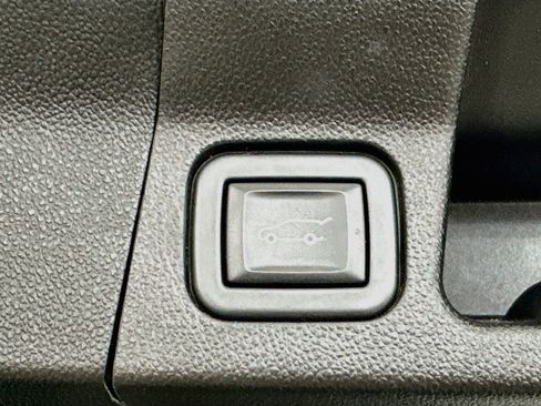 Used 2021 GMC Acadia SLE w/ Driver Convenience Package FWD image 32