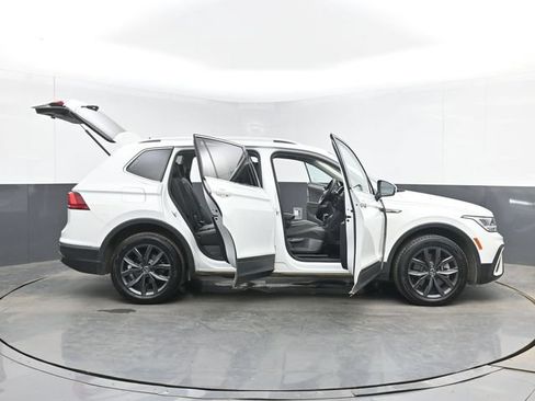 Used 2022 Volkswagen Tiguan SE AWD/4WD image 52