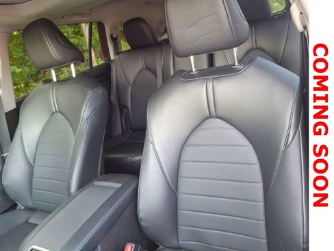 Used 2023 Toyota Highlander XLE AWD/4WD image 13