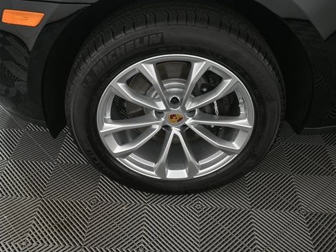Certified 2025 Porsche Macan image 39