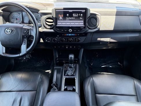 Used 2018 Toyota Tacoma TRD Sport AWD/4WD image 26