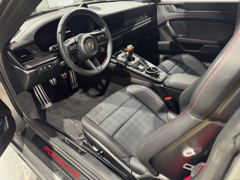 Used 2025 Porsche 911 Carrera T RWD image 10