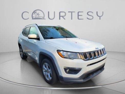 Used 2018 Jeep Compass Latitude w/ Cold Weather Group AWD/4WD image 4