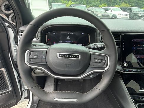 Used 2024 Jeep Wagoneer L 4WD image 28