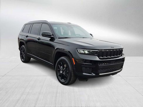 New 2025 Jeep Grand Cherokee L Laredo image 2