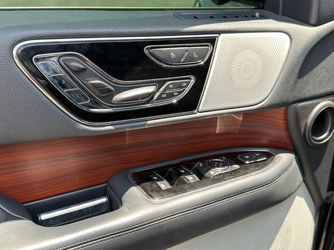 Used 2022 Lincoln Navigator Reserve AWD/4WD image 10