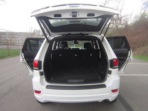 Used 2020 Jeep Grand Cherokee Altitude image 31